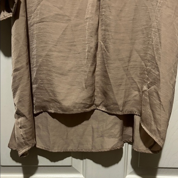 Women's Boutique Tan Silk Top - Picture 6 of 8